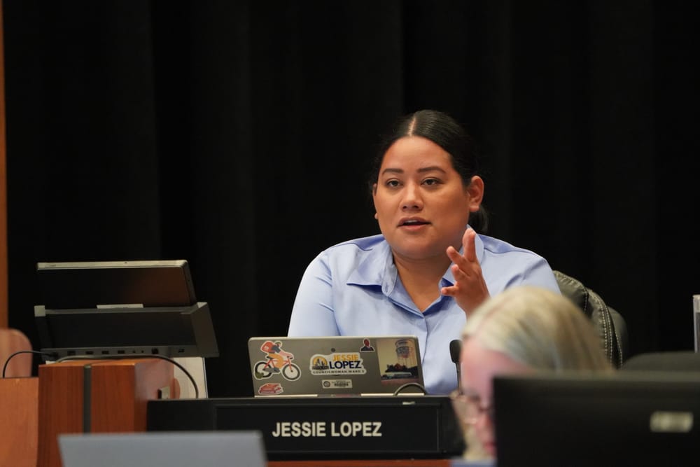 Lopez puts forth item that will ban city officials involving their family in contracts post image